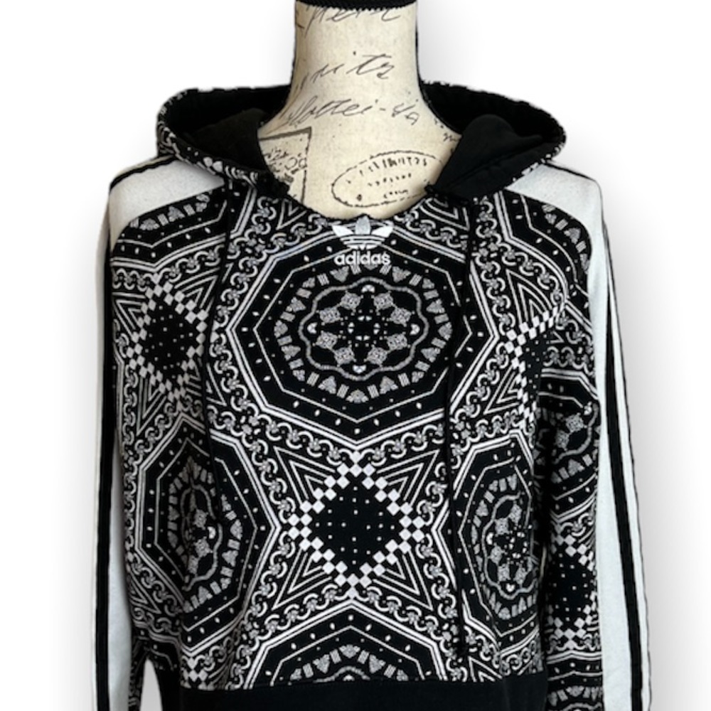 Adidas black and white cropped hoodie.‎ Medium